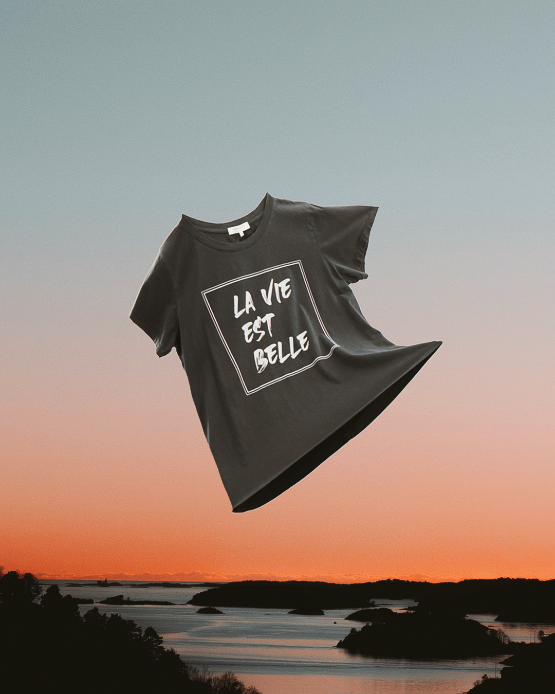 Women's La Vie Est Belle Tee